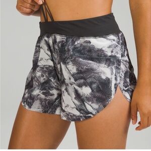 Lululemon Find Your Pace Short